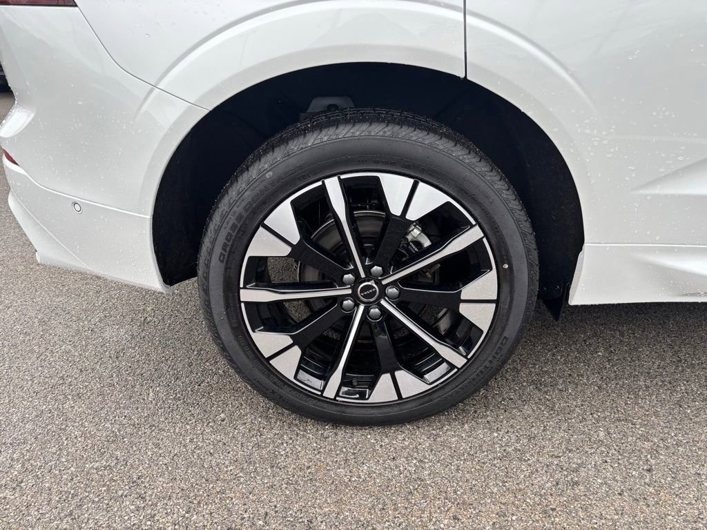 Certified 2026 Volvo XC60 B5 Plus w/ Protection Package Premier AWD/4WD image 35