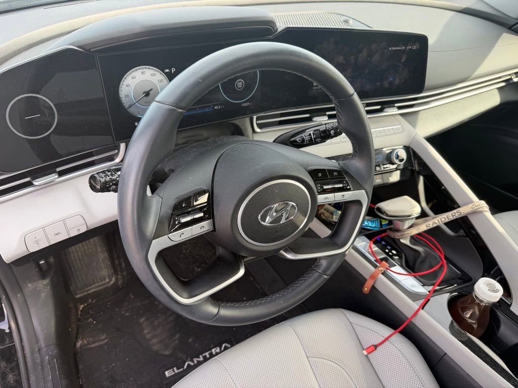 Used 2023 Hyundai Elantra Limited FWD image 5