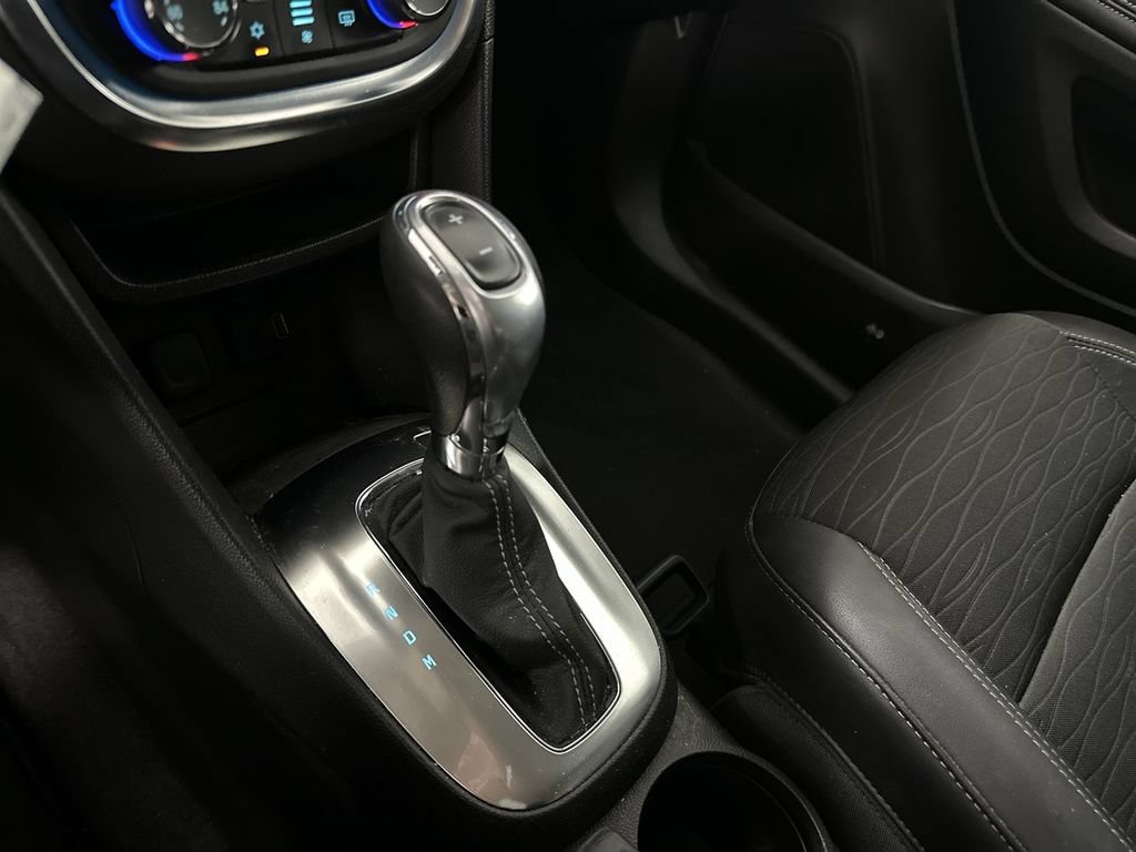 Used 2016 Buick Encore Convenience FWD image 32