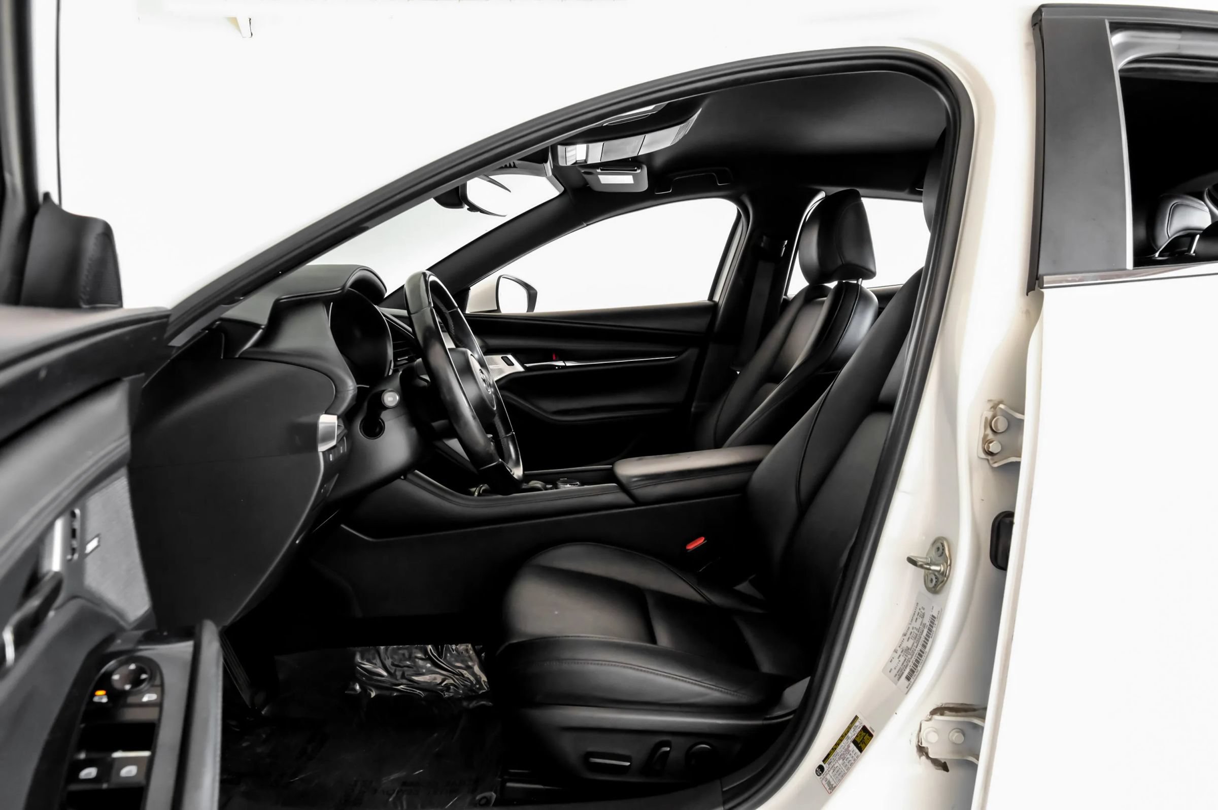 Used 2019 MAZDA MAZDA3 Hatchback w/ Preferred Package FWD image 3