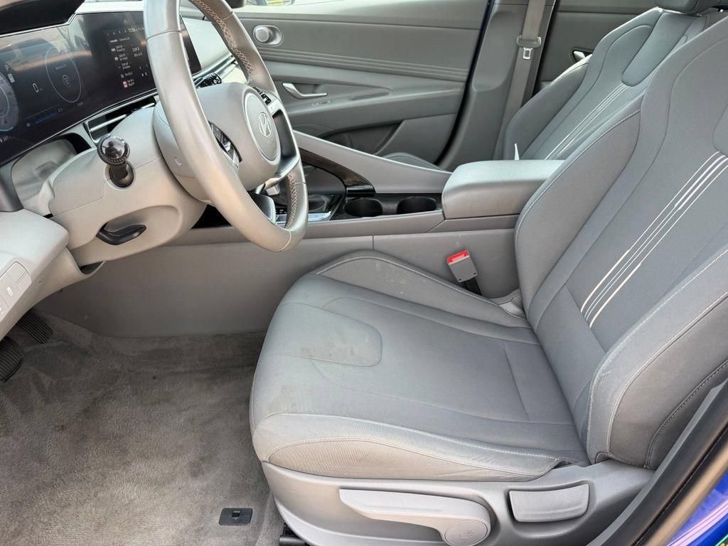 Used 2025 Hyundai Elantra SEL FWD image 15