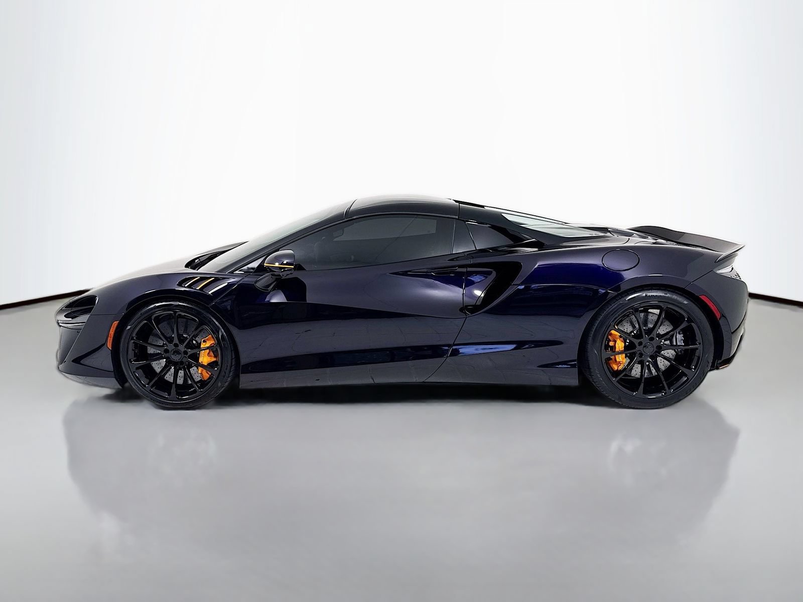 Used 2025 McLaren Artura Spider RWD image 4
