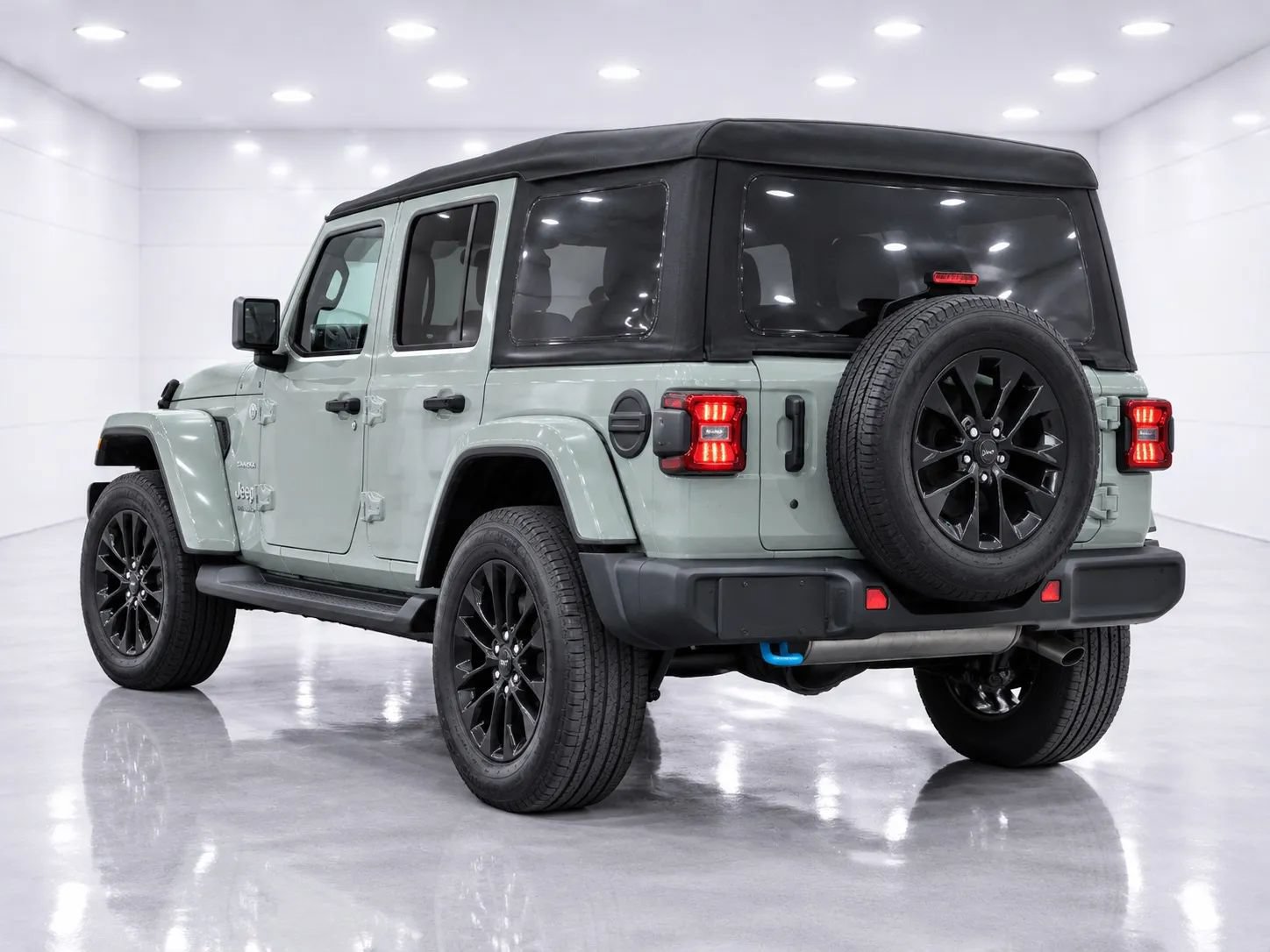 Used 2023 Jeep Wrangler Unlimited Sahara w/ Cold Weather Group AWD/4WD image 3