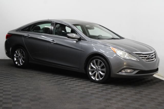 Used 2013 Hyundai Sonata SE FWD image 1