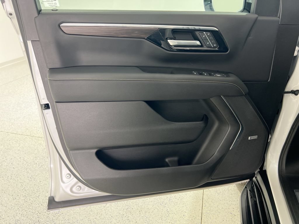 New 2025 Chevrolet Suburban Premier AWD/4WD image 20