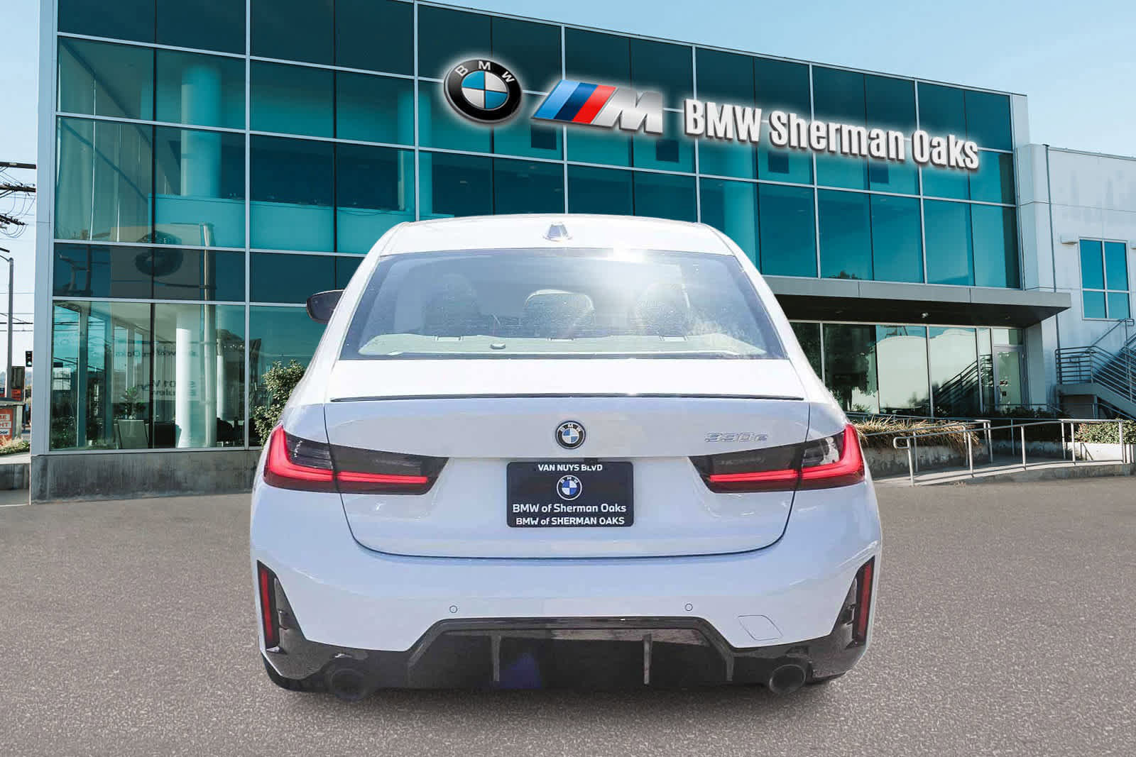 Certified 2023 BMW 330e w/ M Sport Package image 5
