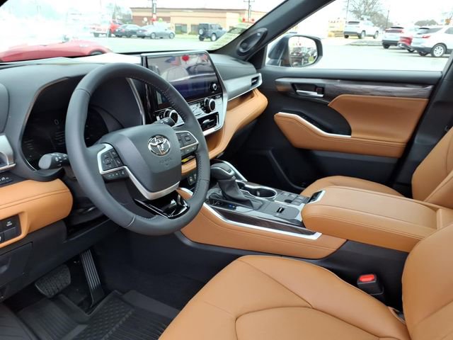 New 2026 Toyota Highlander Platinum image 14