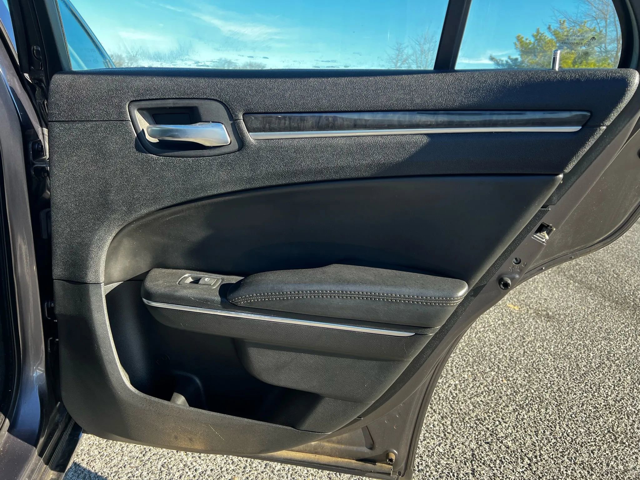 Used 2016 Chrysler 300 C image 19