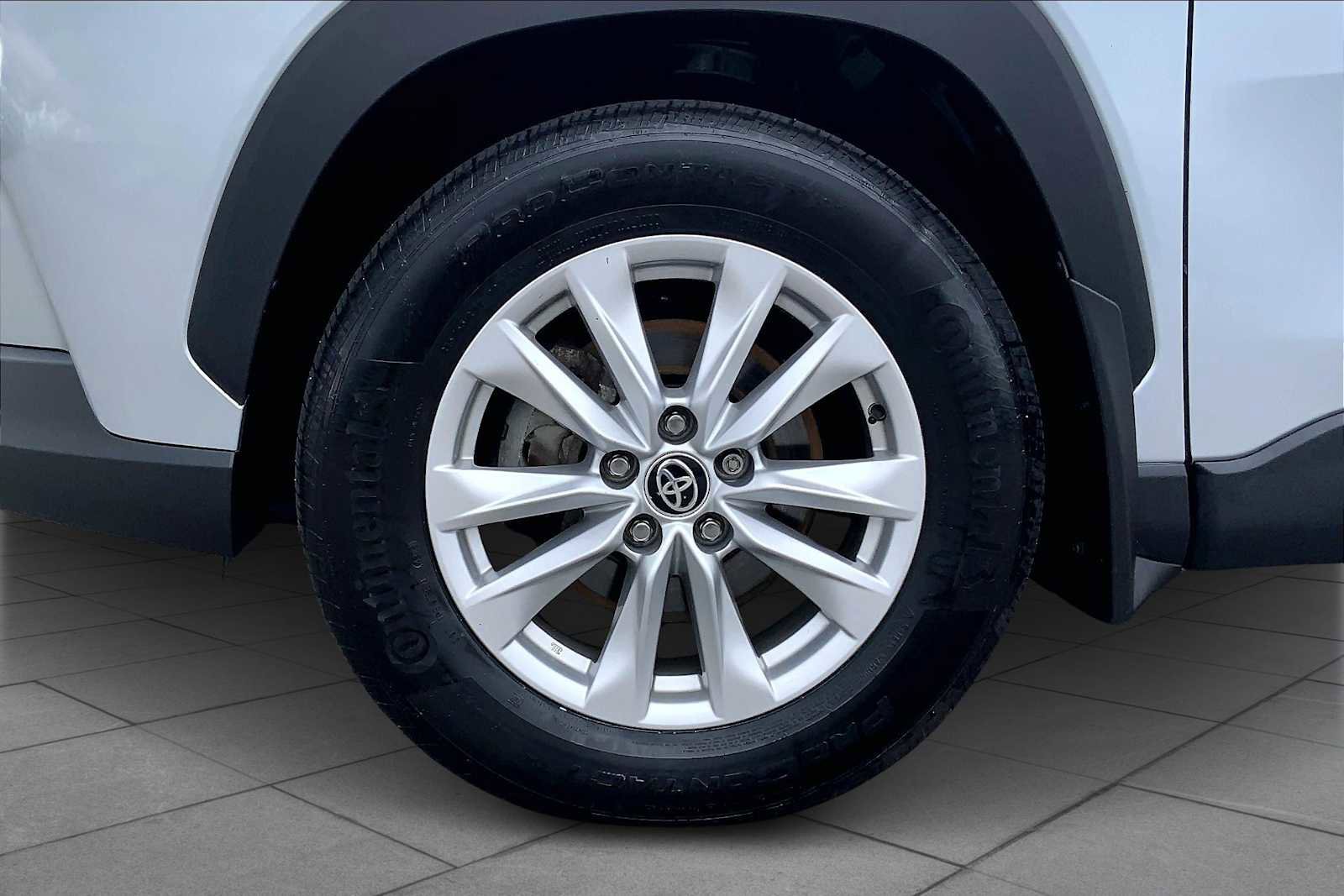 Used 2023 Toyota Corolla Cross LE w/ Moonroof Package AWD/4WD image 10