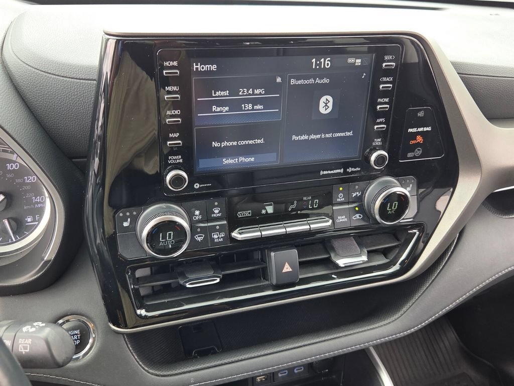 Used 2022 Toyota Highlander XLE FWD image 28