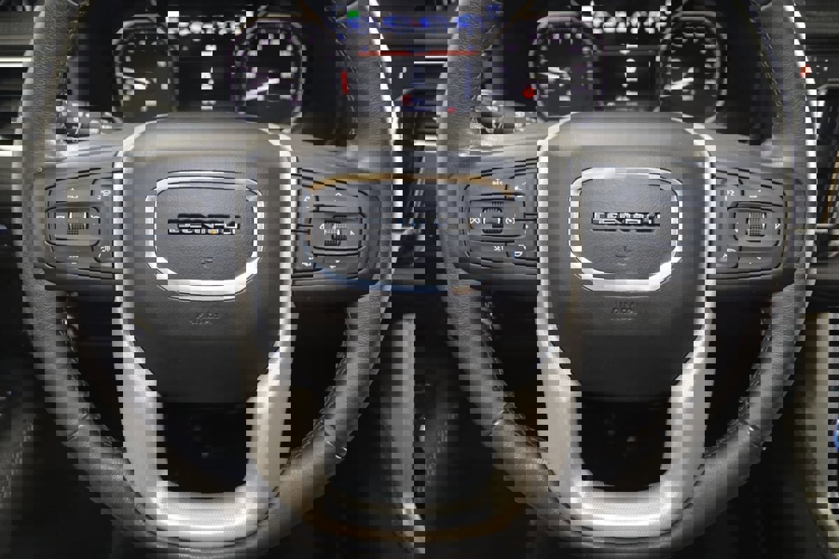 Used 2021 GMC Yukon Denali w/ Denali Premium Package image 37