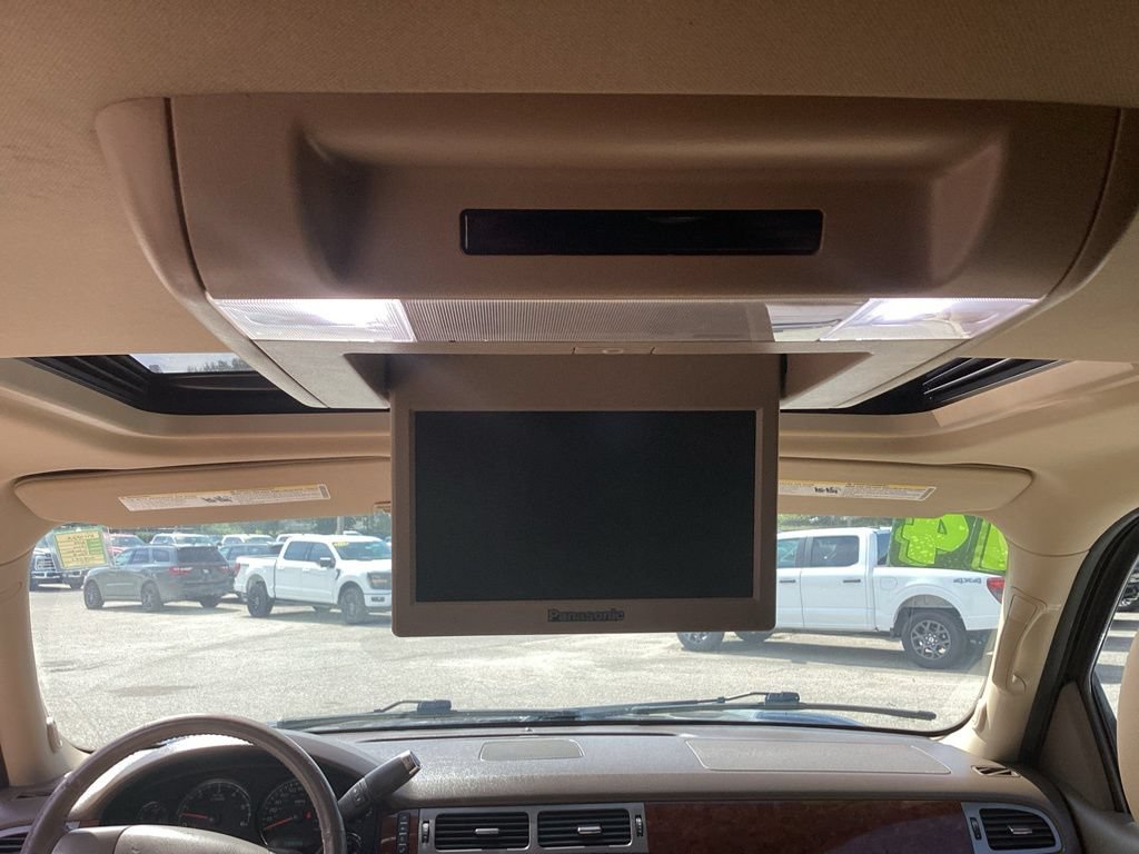 Used 2014 Chevrolet Suburban LTZ AWD/4WD image 15