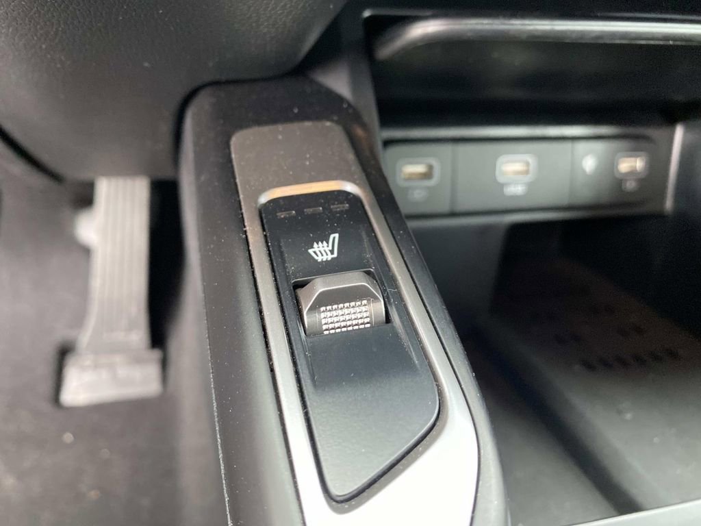 Used 2023 Kia Sorento EX image 16