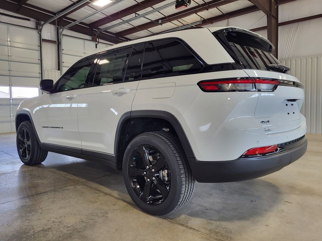 New 2025 Jeep Grand Cherokee Altitude image 3