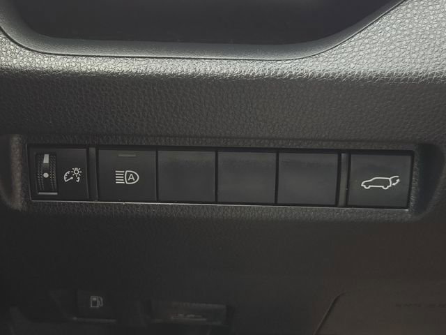 Certified 2020 Toyota RAV4 XLE w/ Convenience Package image 27