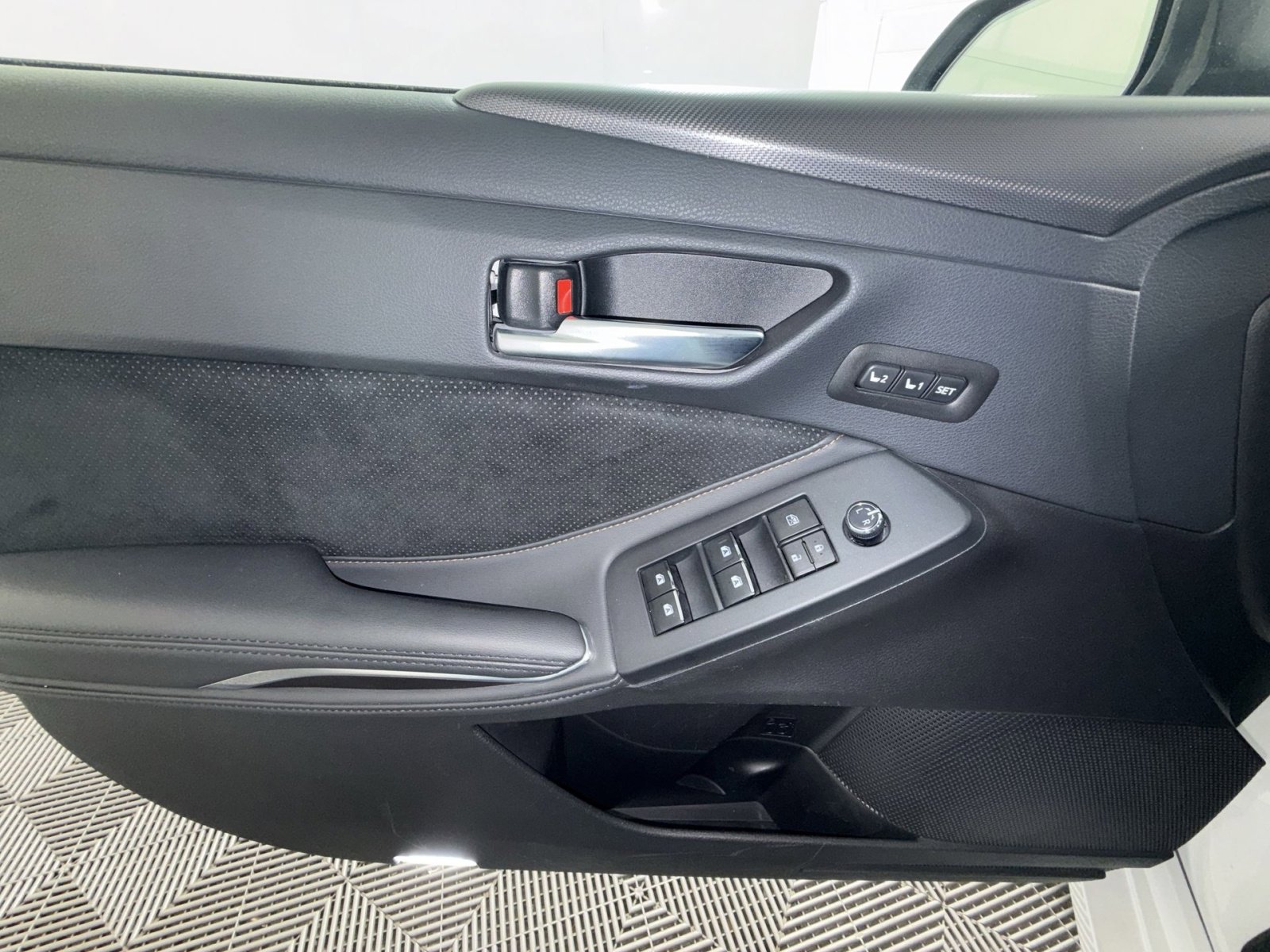 Used 2019 Toyota Avalon Touring w/ Advanced Safety Package FWD image 15