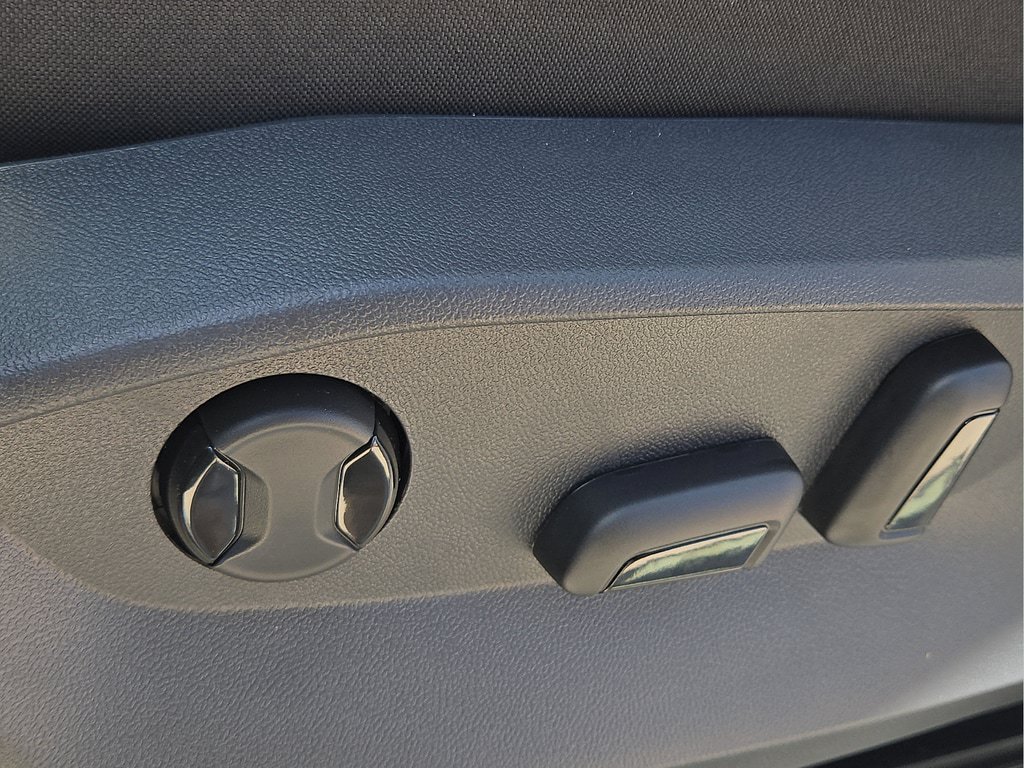 New 2026 Volkswagen Taos SE FWD image 18