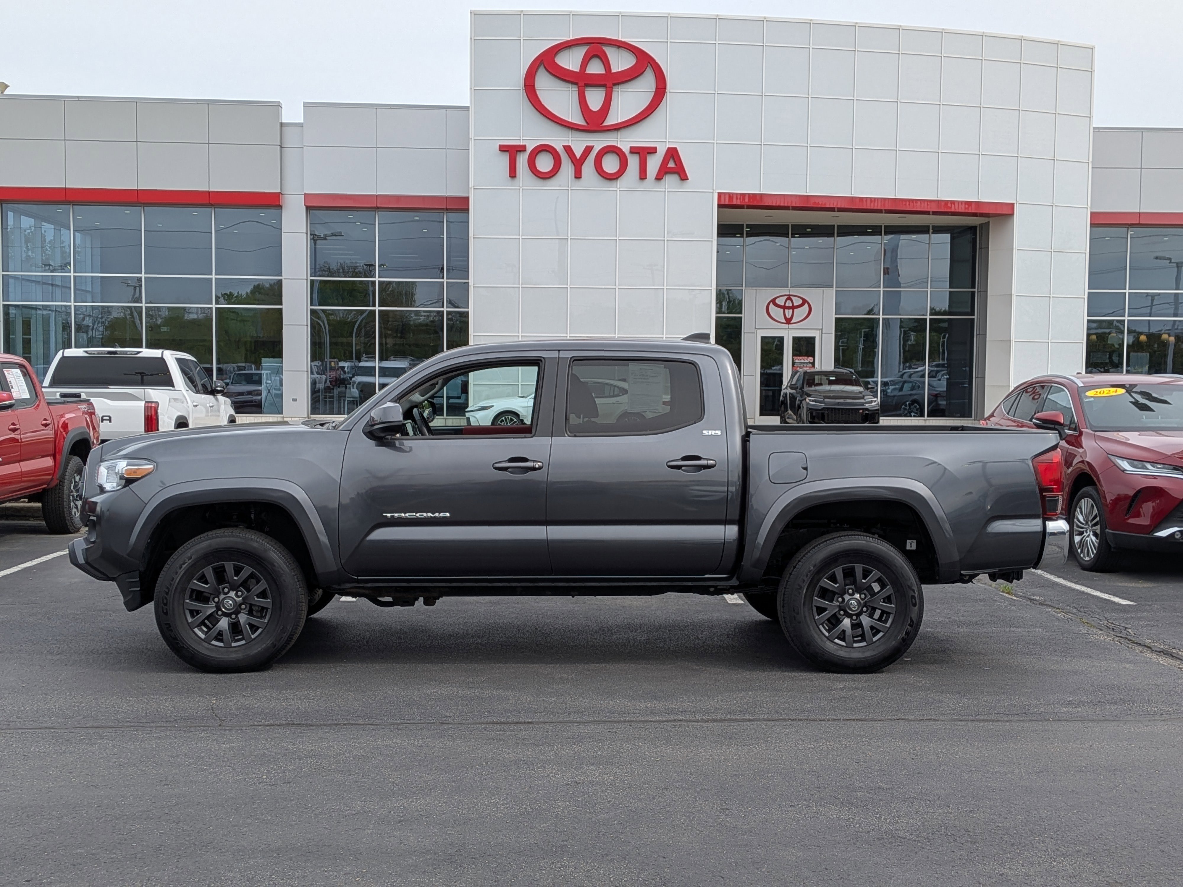 Used 2023 Toyota Tacoma SR5 AWD/4WD image 5