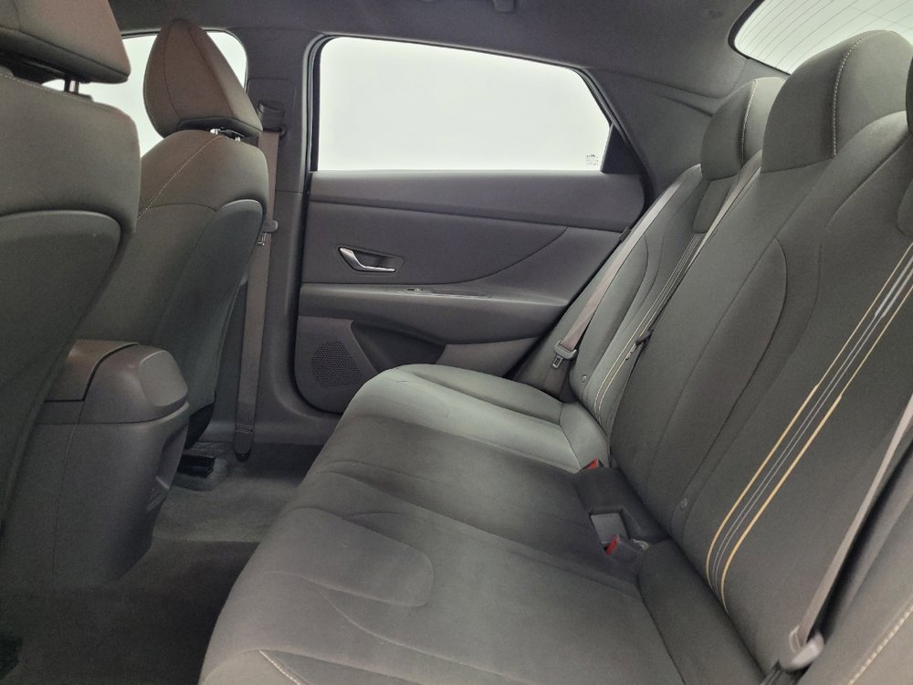 Used 2025 Hyundai Elantra Sport FWD image 18