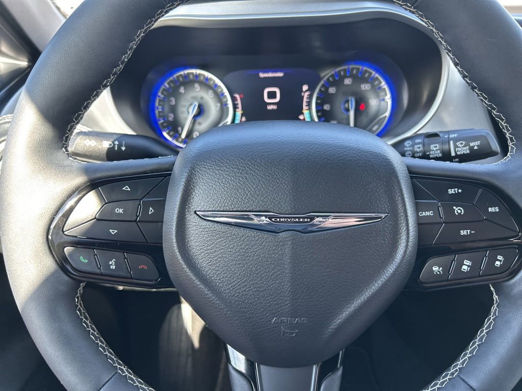 Used 2024 Chrysler Pacifica Touring-L w/ Uconnect Theater Family Group image 19