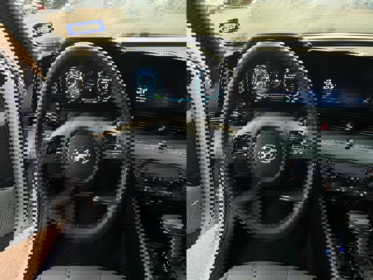 Used 2025 Hyundai Elantra Limited image 14