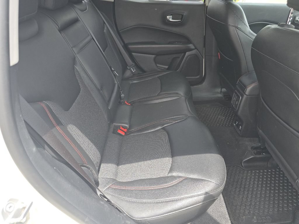 Used 2018 Jeep Compass Trailhawk w/ Cold Weather Group AWD/4WD image 17