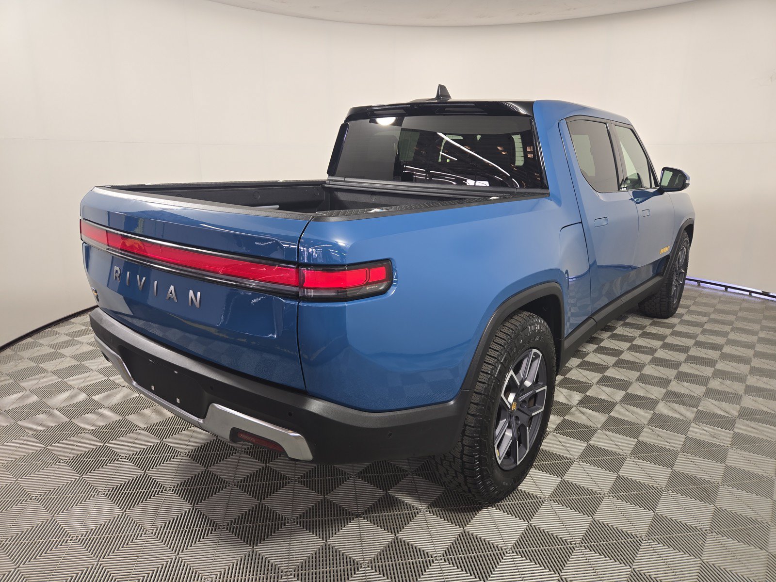 Used 2022 Rivian R1T Launch Edition AWD/4WD image 5