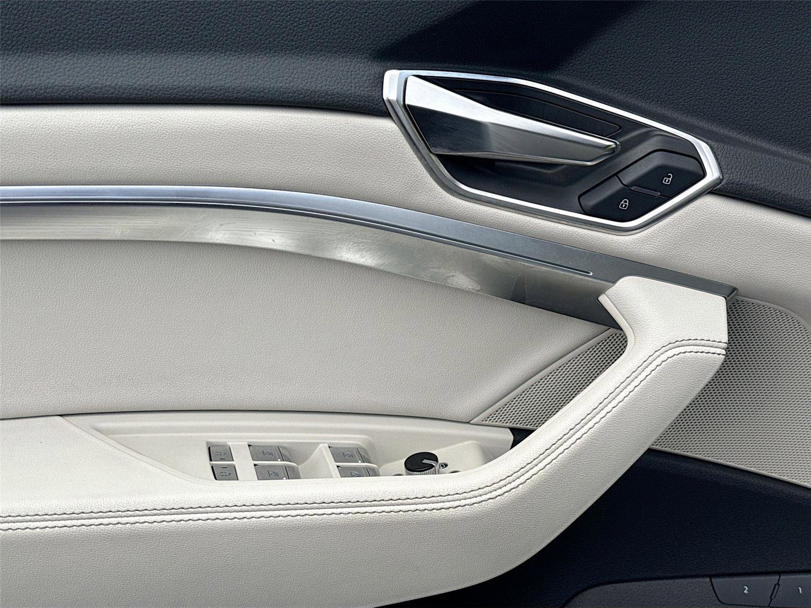 Certified 2024 Audi Q8 e-tron Premium Plus w/ Premium Plus Package image 18