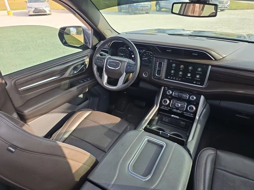 Used 2021 GMC Yukon Denali w/ LPO, Illumination Package image 12