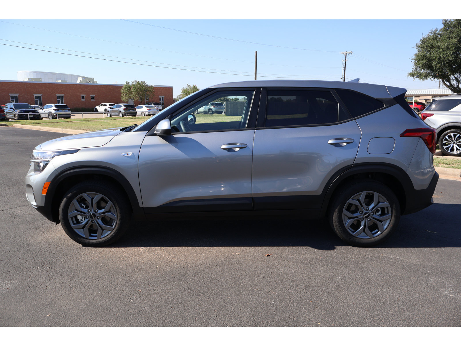 Used 2026 Kia Seltos LX AWD/4WD image 2