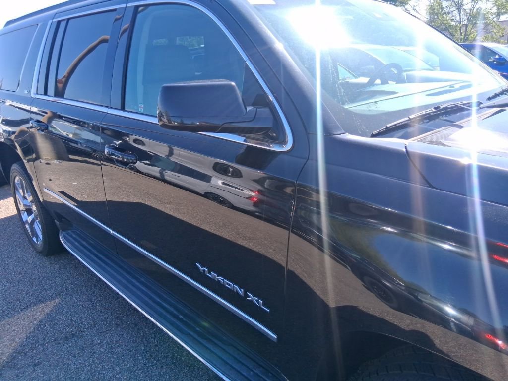 Used 2017 GMC Yukon XL SLT w/ Premium Edition image 9