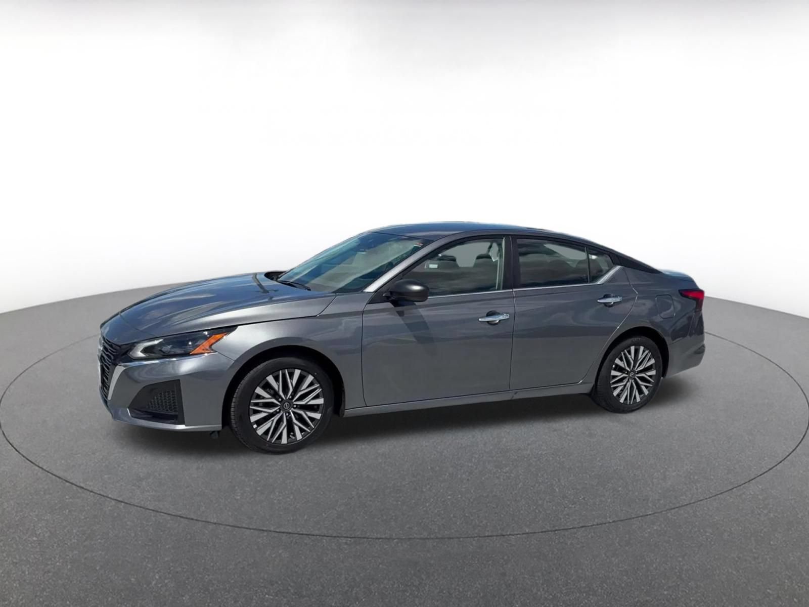 Used 2025 Nissan Altima 2.5 SV FWD image 8
