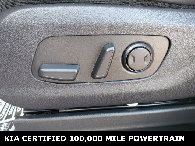 Used 2024 Kia Carnival LX image 20