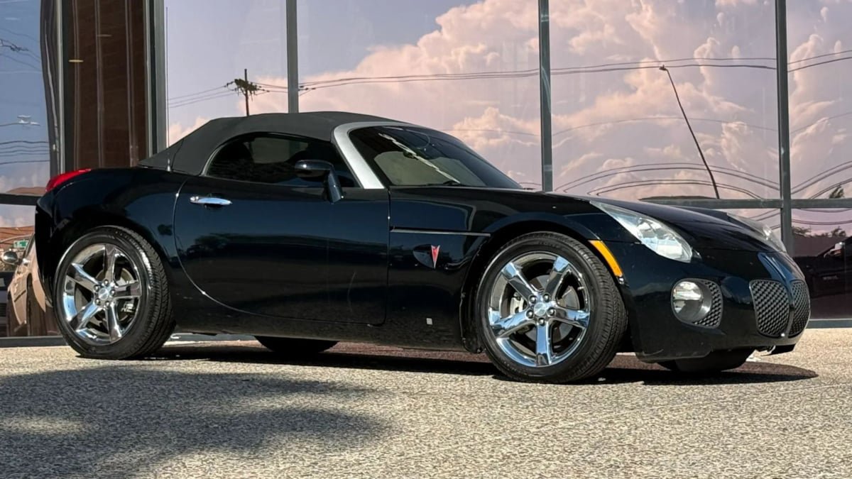 Used 2007 Pontiac Solstice GXP w/ Premium Package RWD image 21