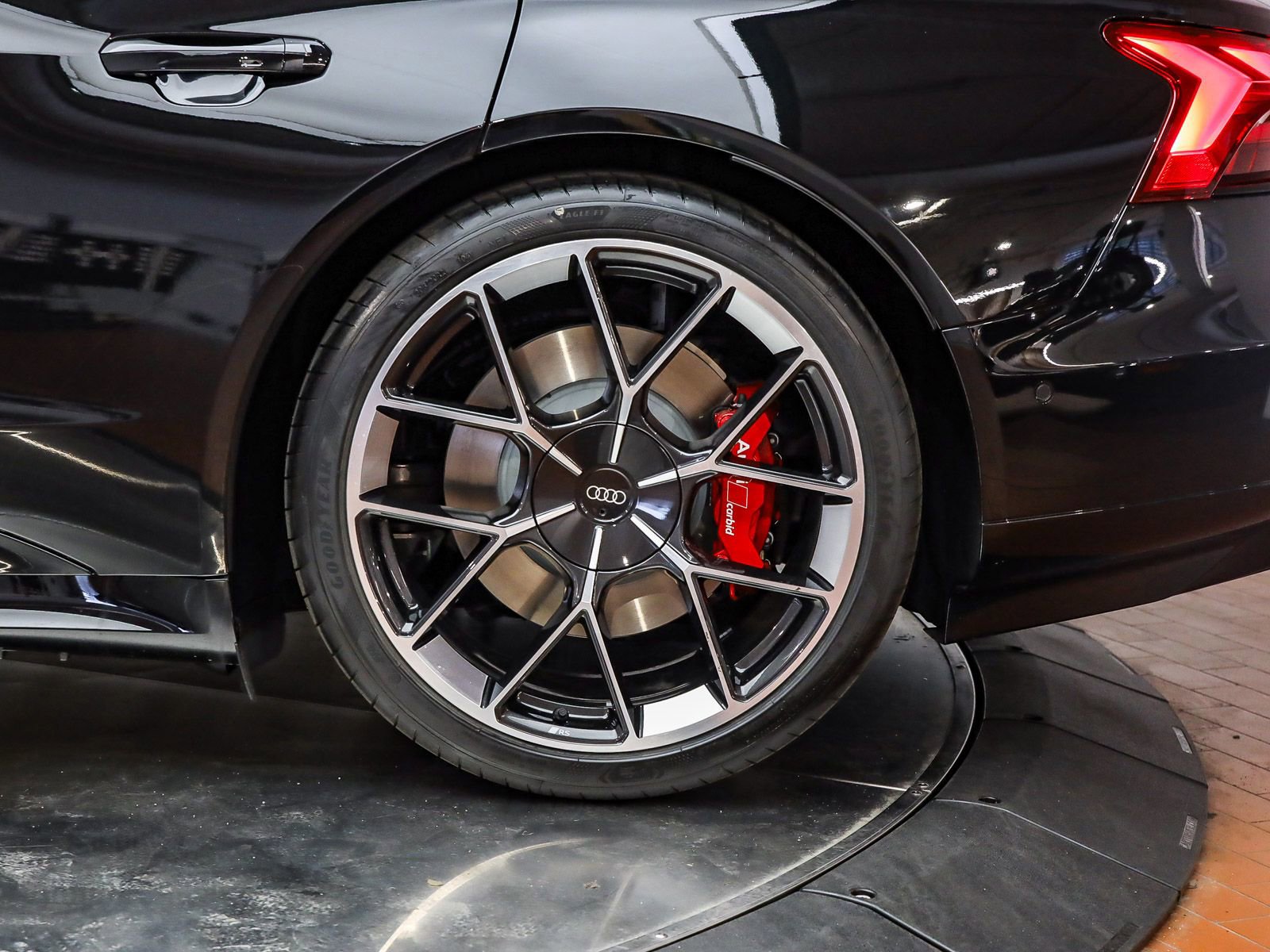 New 2026 Audi RS e-tron GT performance image 20