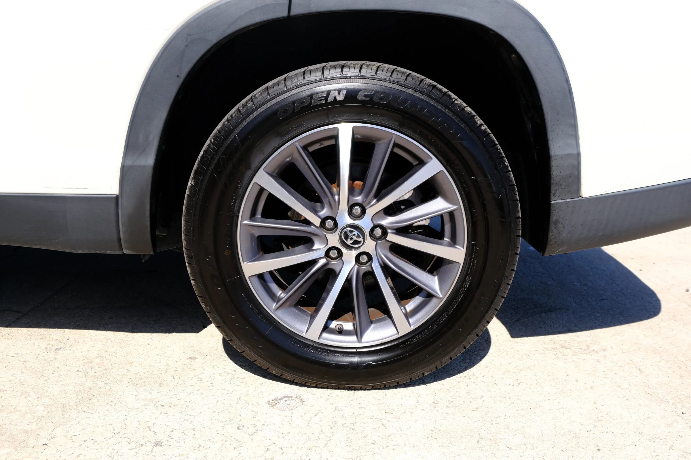 Used 2019 Toyota Highlander XLE image 14