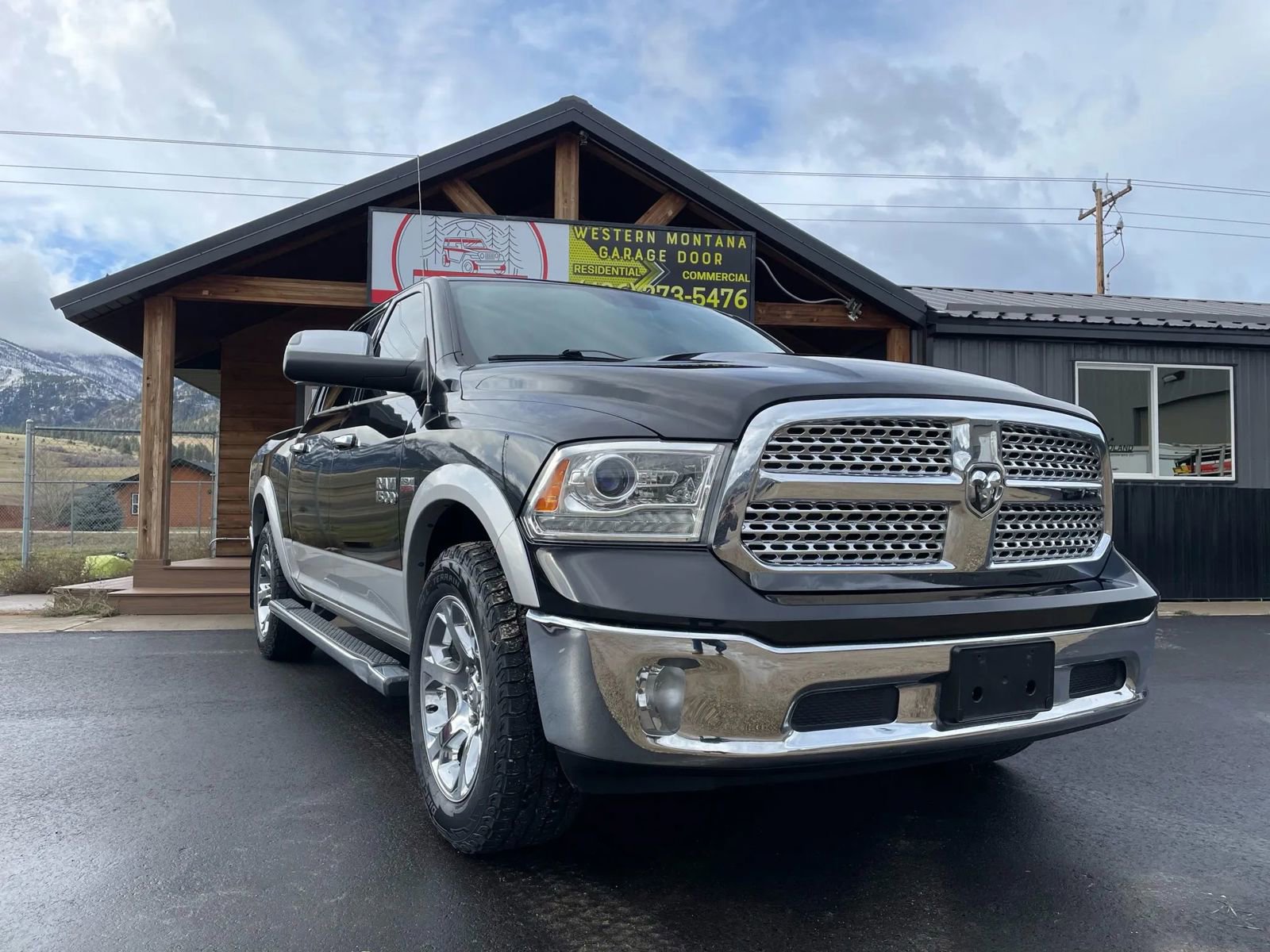 Used 2018 RAM 1500 Laramie image 4