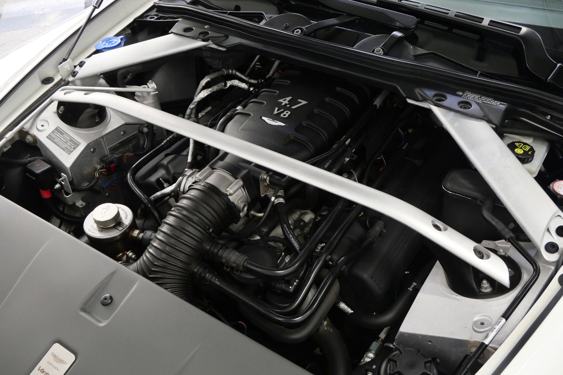 Used 2016 Aston Martin V8 Vantage GT RWD image 35