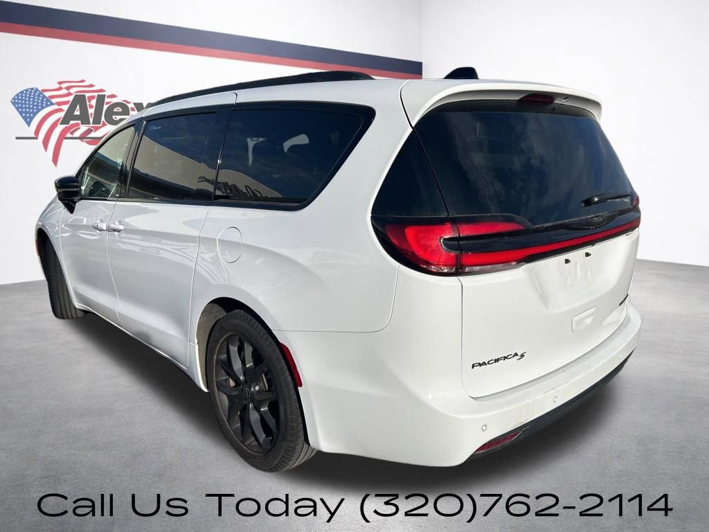 Used 2025 Chrysler Pacifica Limited FWD image 9