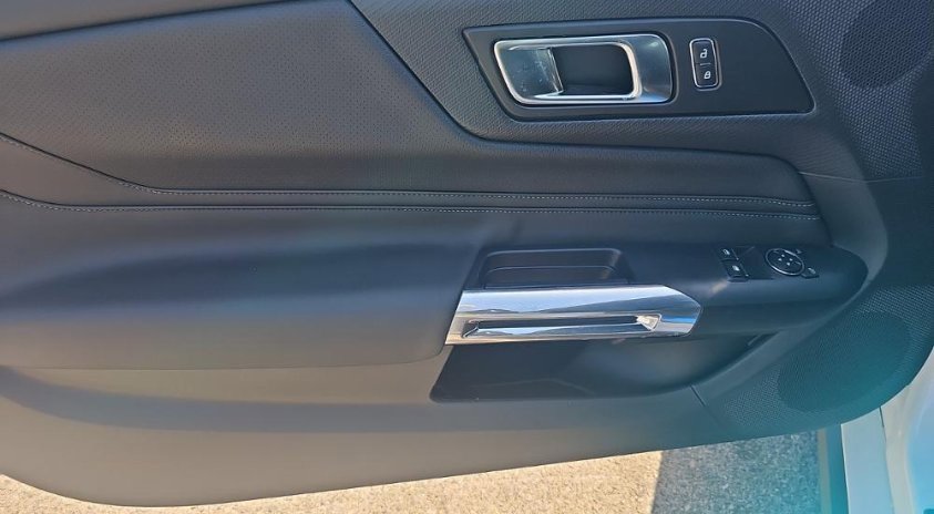 Used 2025 Ford Mustang Premium image 9