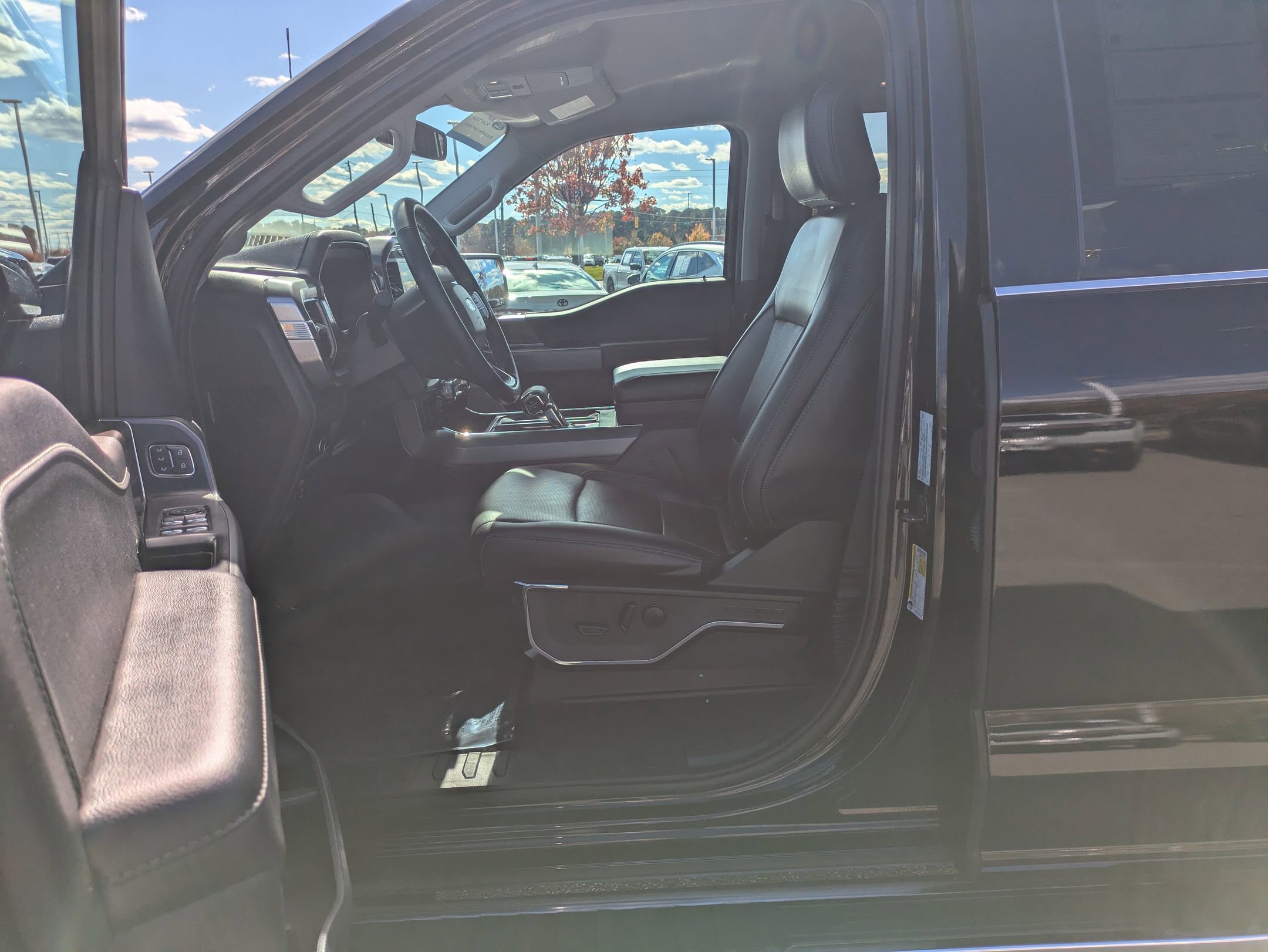 Certified 2023 Ford F150 Lariat w/ Trailer Tow Package image 15