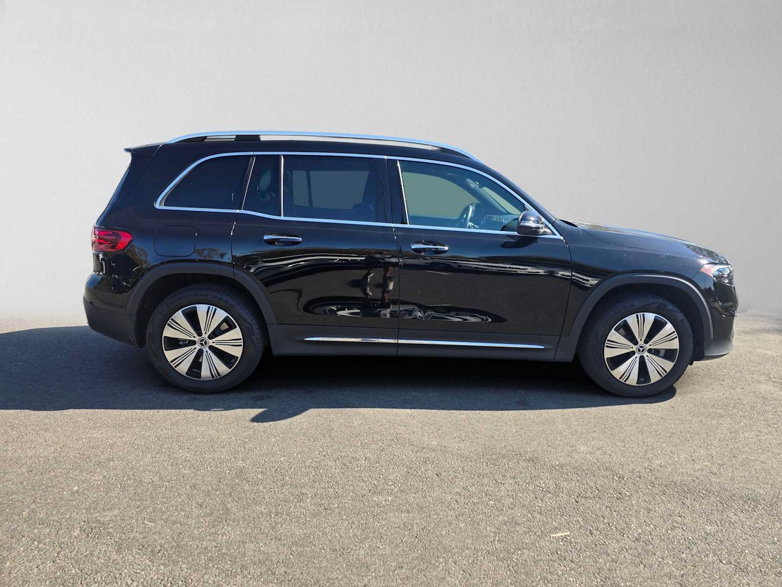 Used 2024 Mercedes-Benz EQB 300 4MATIC image 2