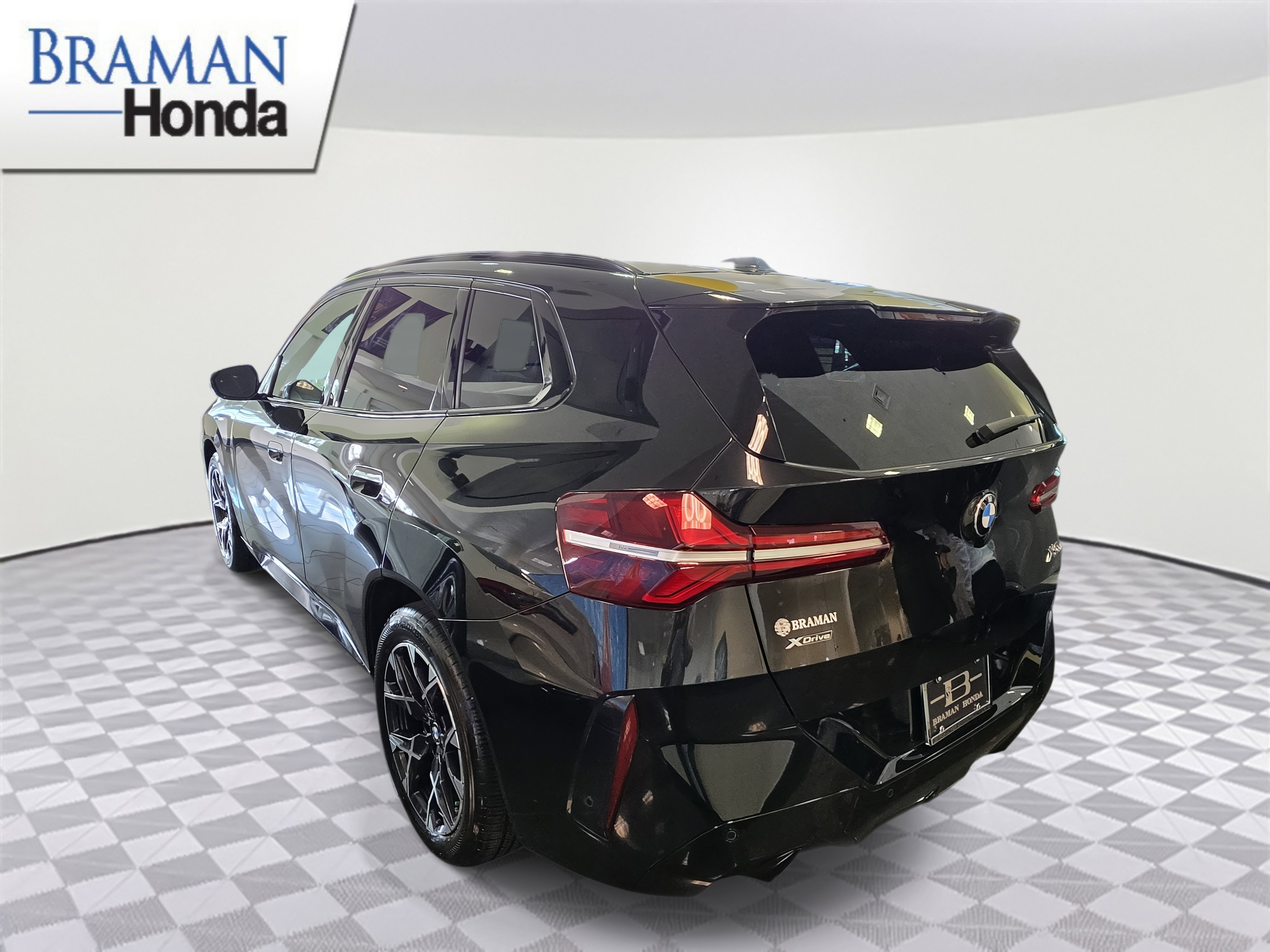 Used 2025 BMW X3 xDrive30i image 3