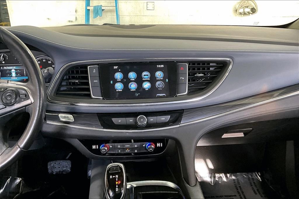 Used 2018 Buick Enclave Essence image 19