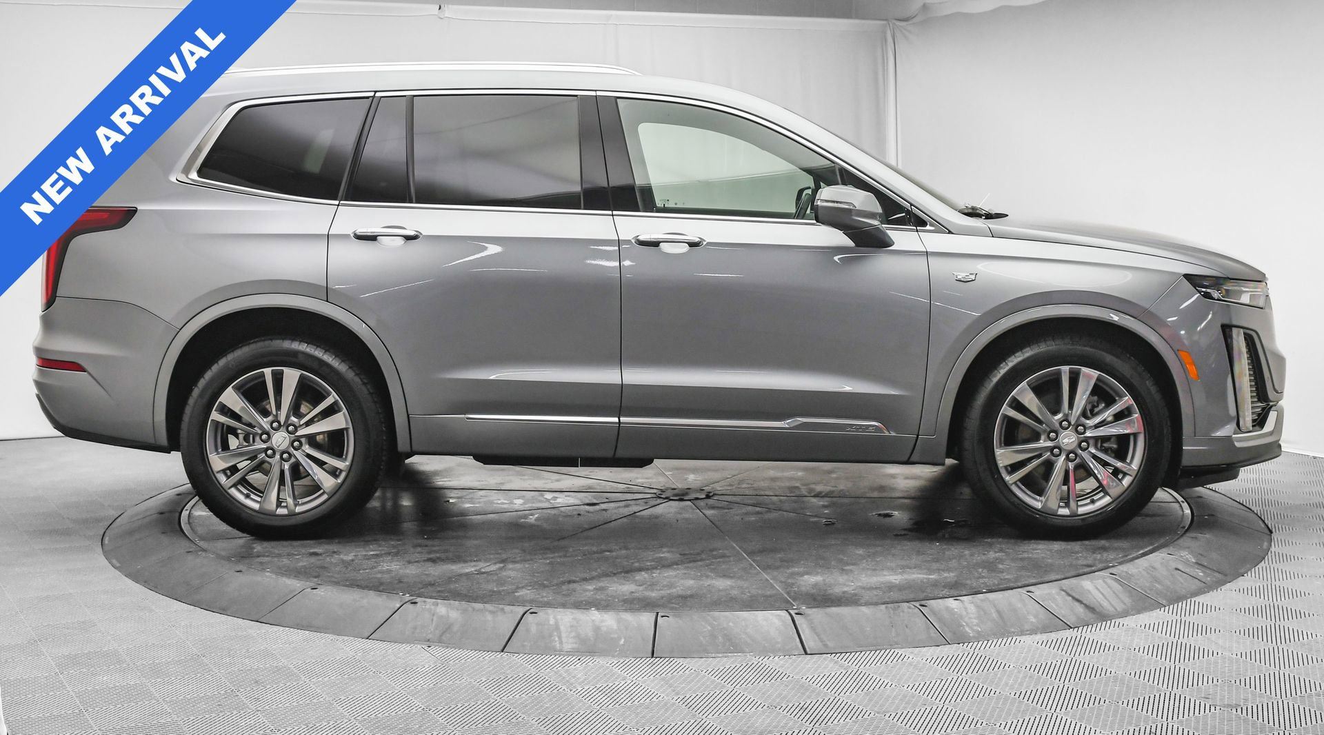 Used 2025 Cadillac XT6 Premium Luxury image 12