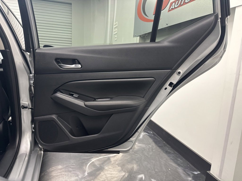 Used 2022 Nissan Altima 2.5 SV w/ SV Premium Package image 12