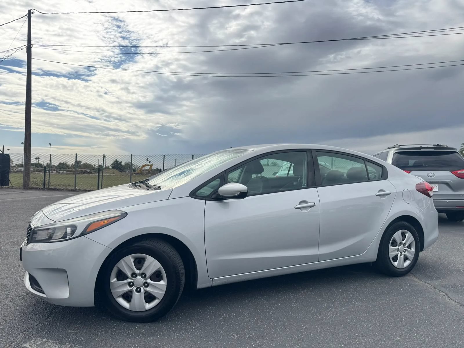 Used 2017 Kia Forte LX FWD image 2