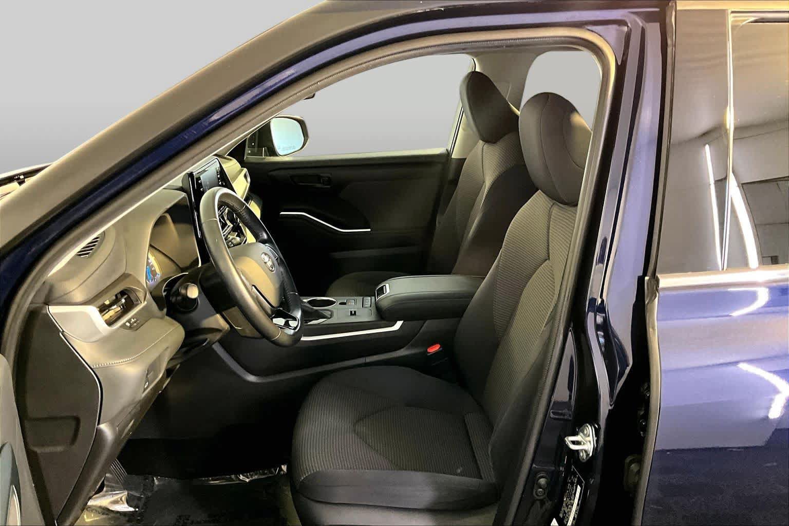 Used 2020 Toyota Highlander LE AWD/4WD image 9