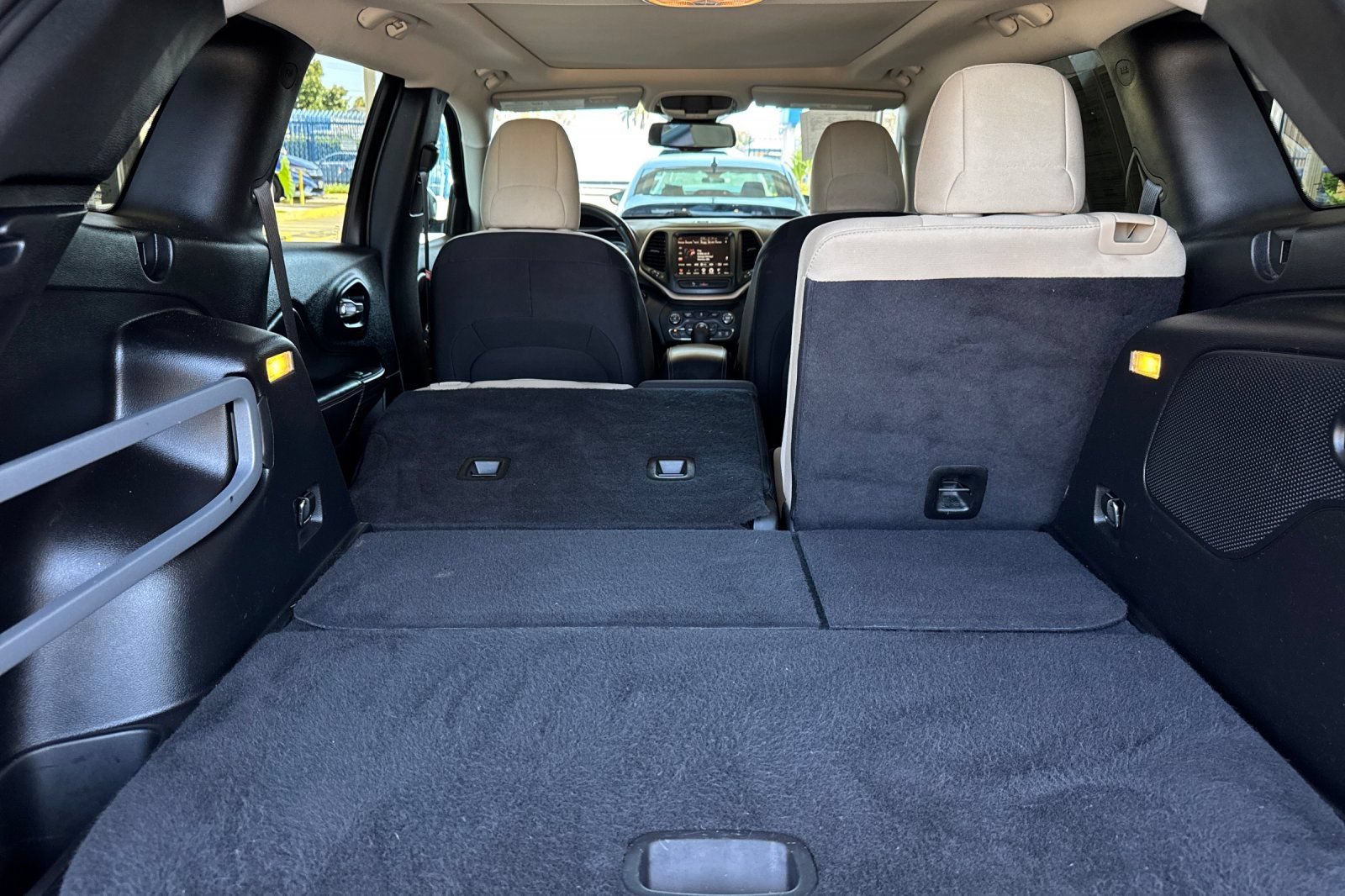 Used 2016 Jeep Cherokee 75th Anniversary FWD image 15