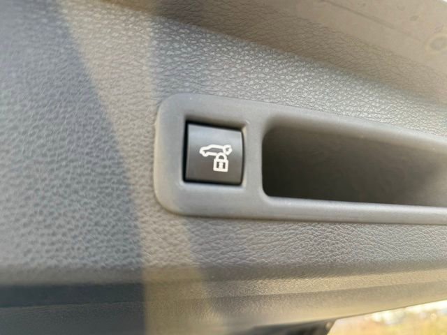 Certified 2025 Toyota Sienna XLE image 43